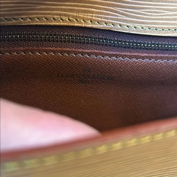 Women's Saddle Crossbody Bag in Mustard Yellow - Picture 4 of 5